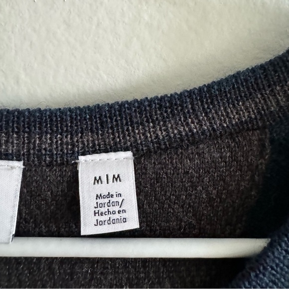 Calvin Klein V-Neck Extra Fine 100% Merino Wool Navy Blue Sweater Size Medium - Picture 4 of 14